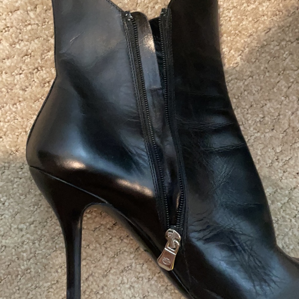 Longchamp Black Leather Booties Sz 8 (Retail $785) - Picture 12 of 12